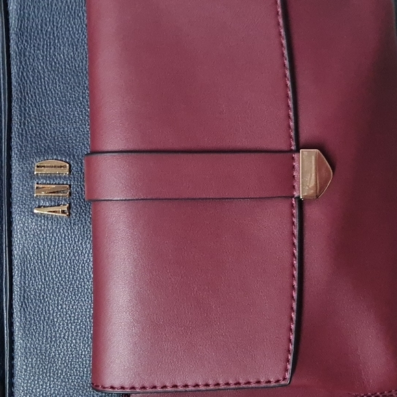 Handbag. - Picture 8 of 12